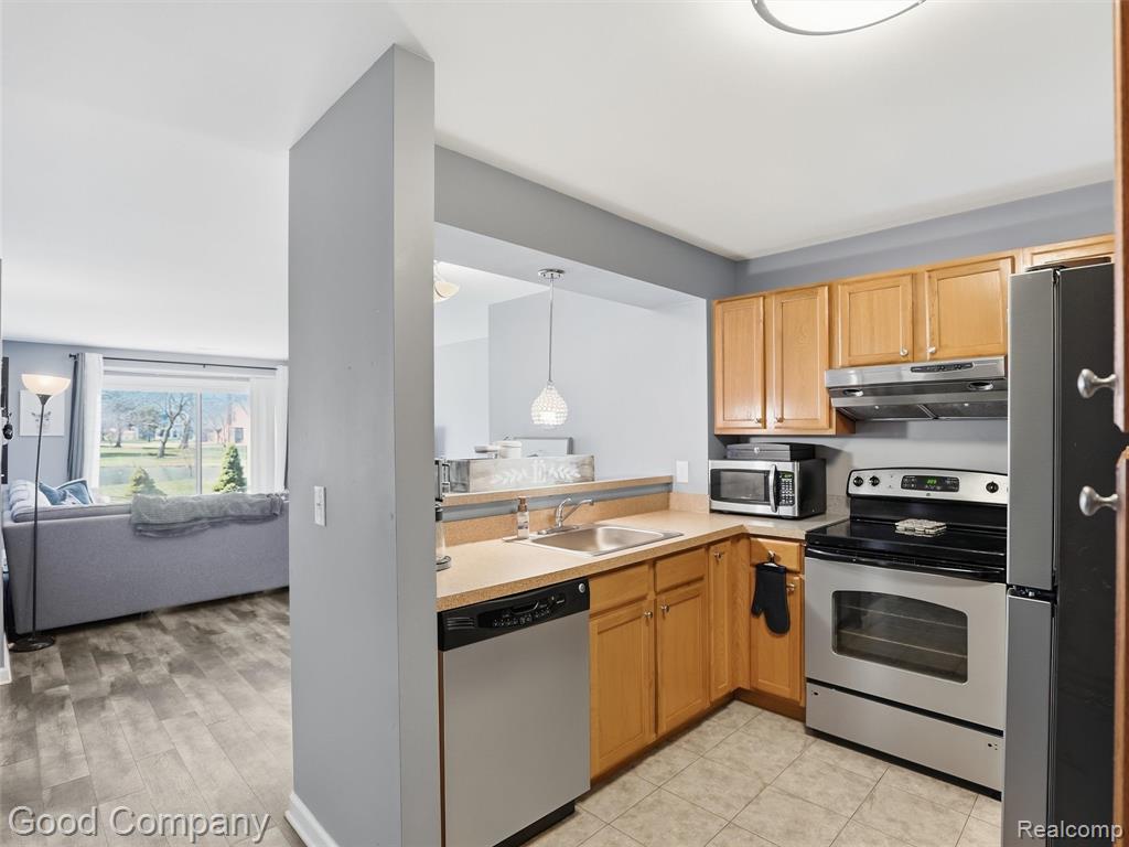 952 Bloomfield Village Boulevard, D, Auburn Hills, MI 48326 — Photo 8