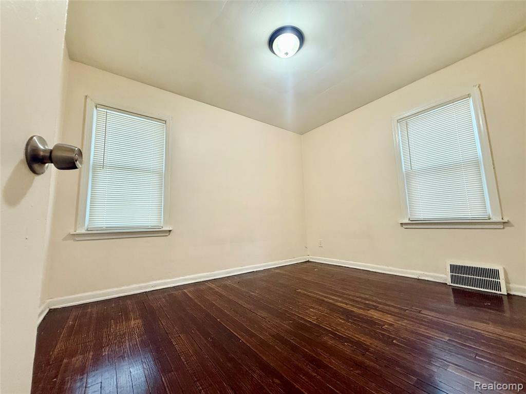 8719 CANYON Street, Grosse Pointe, MI 48236 — Photo 15