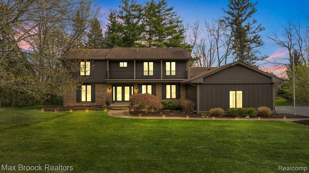 5240 CLARENDON CREST Street, Bloomfield Hills, MI 48302