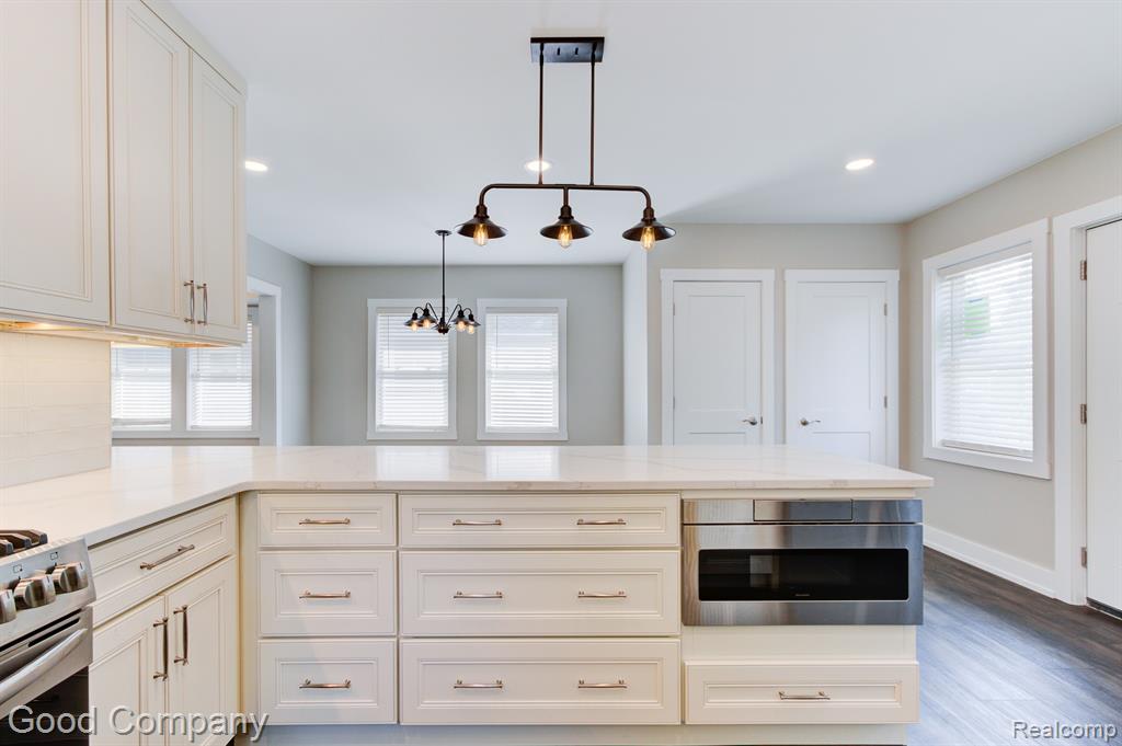 530 W HAZELHURST Street, Ferndale, MI 48220 — Photo 14