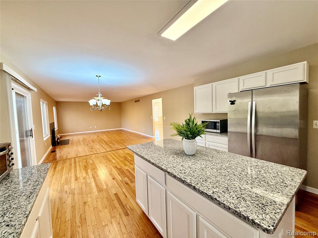 44000 Settlers Creek Court, Novi, MI — Photo 8