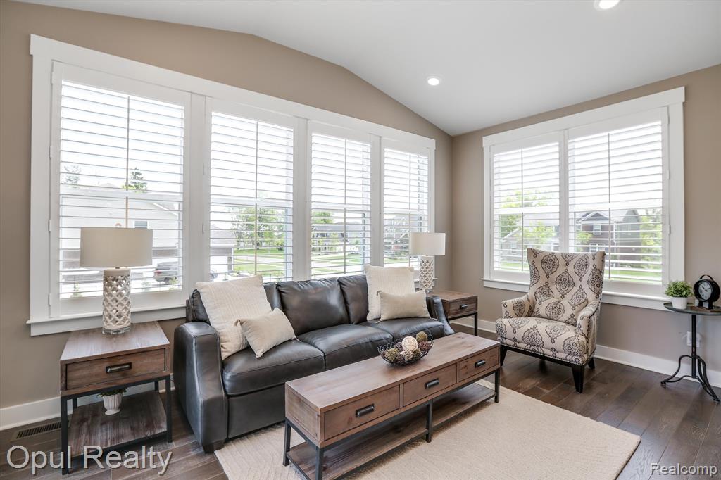 7484 HARDWOOD Circle, Canton, MI 48187 — Photo 17