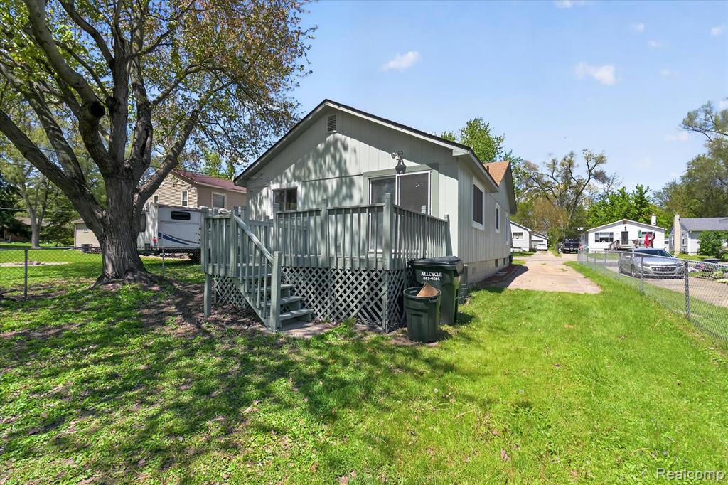 677 Lucille Drive, Wolverine Lake, MI 48390 — Photo 39