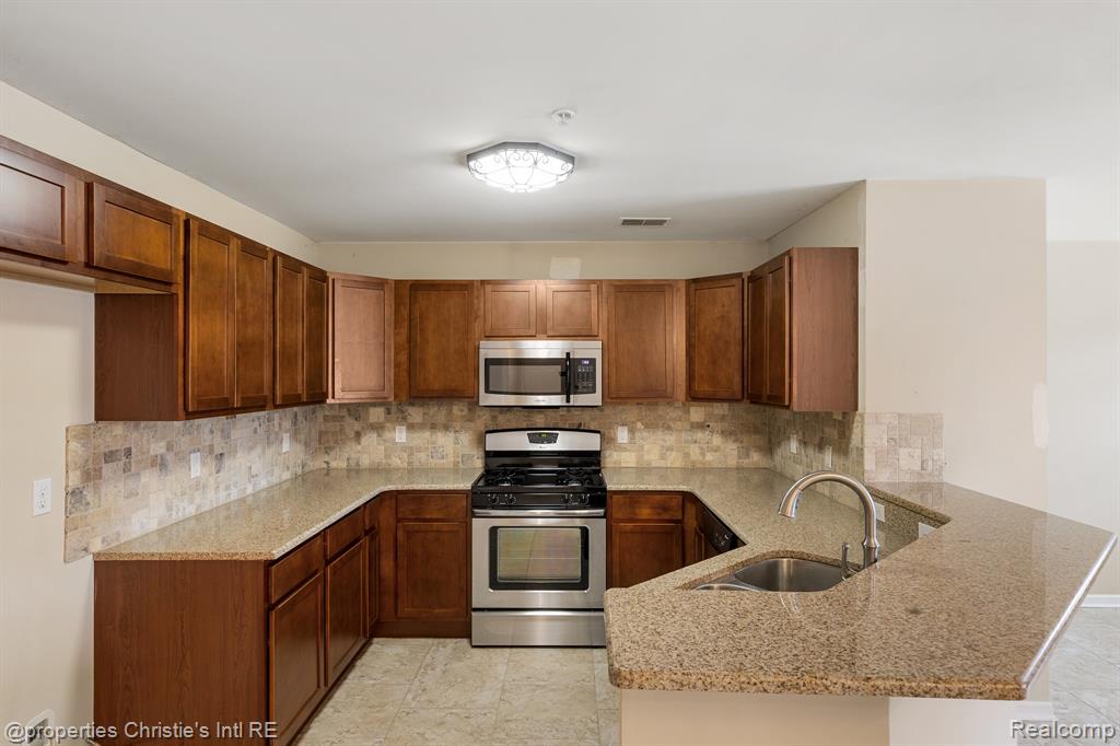 8437 Williamstown Drive, Shelby Twp, MI 48316 — Photo 7