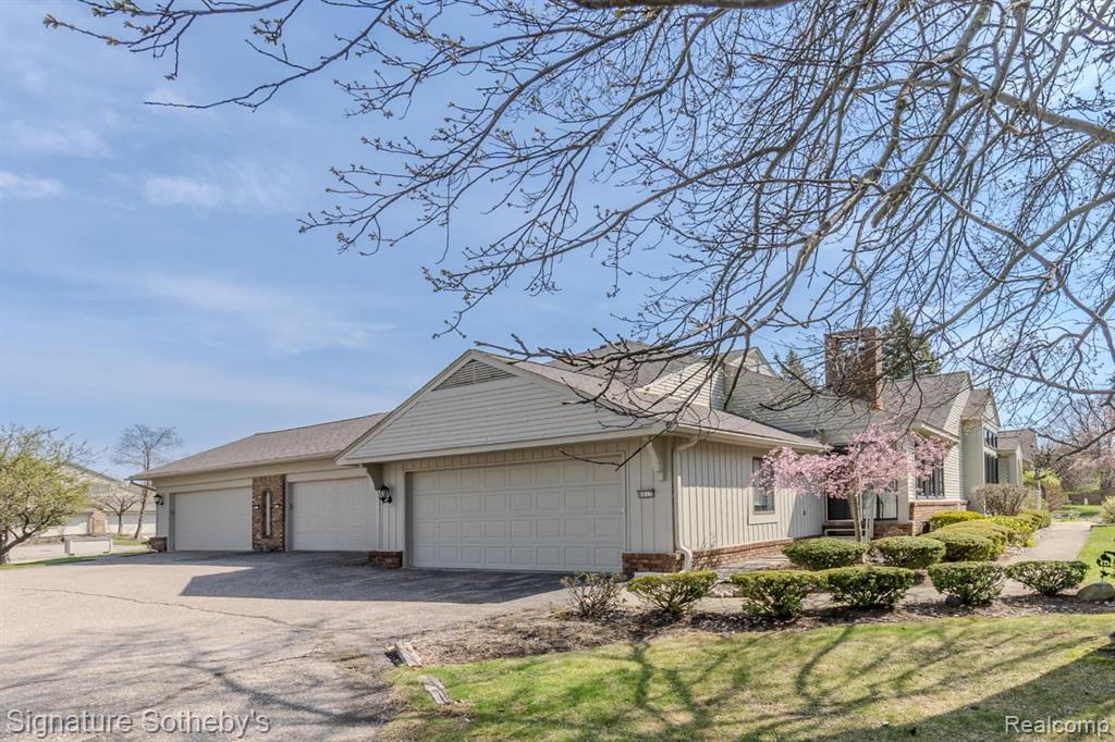 6015 PEBBLE LANE, West Bloomfield, MI — Photo 55