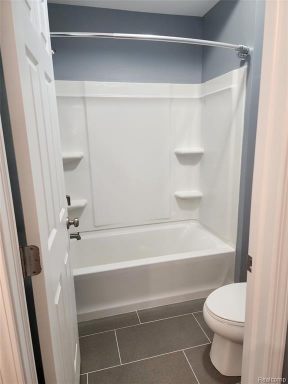 18106 Addington Drive, Commerce Twp, MI 48390 — Photo 22