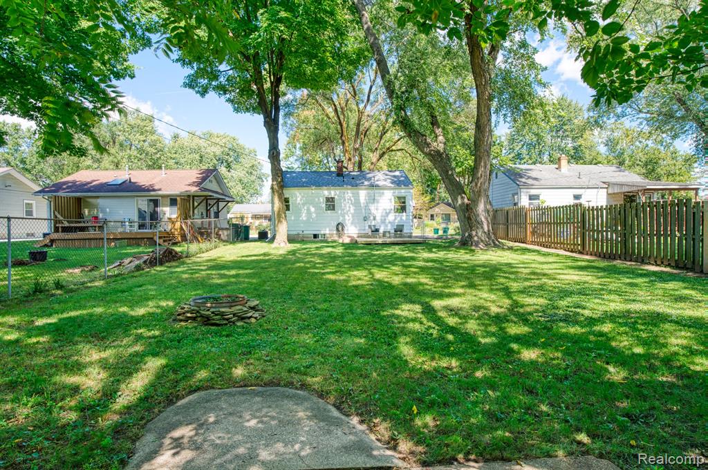 717 WHITNEY Street, Brighton, MI 48116 — Photo 17