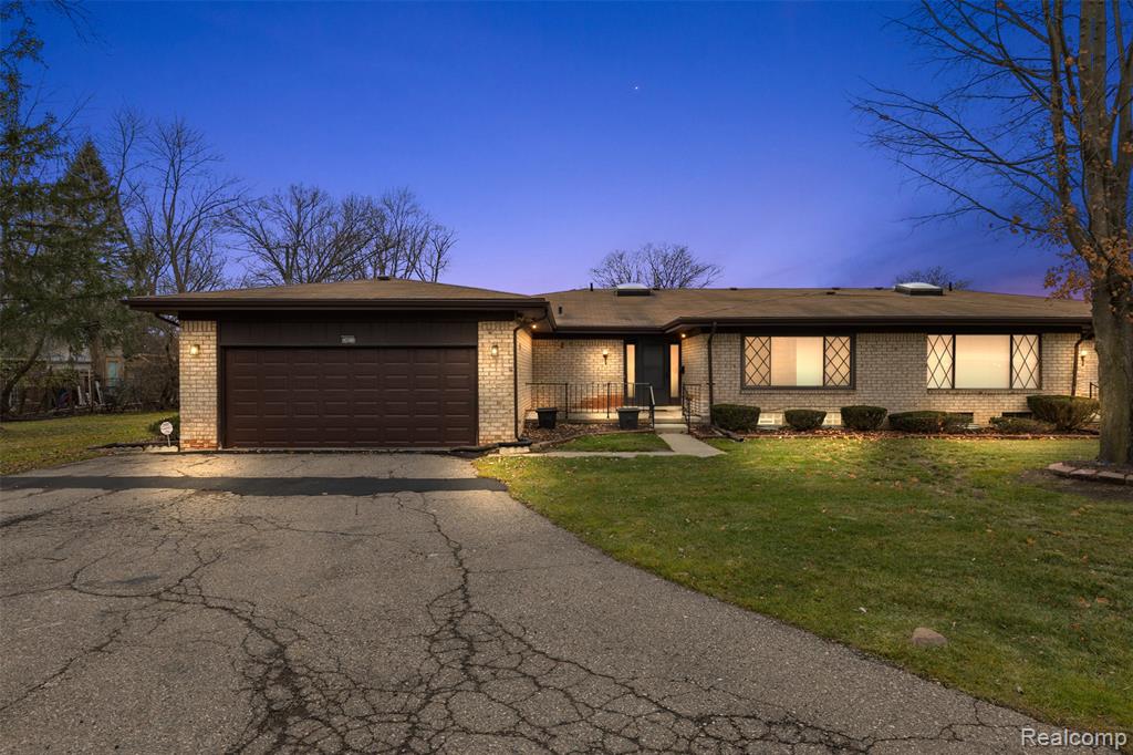 24011 Wildbrook Court, Southfield, MI 48034