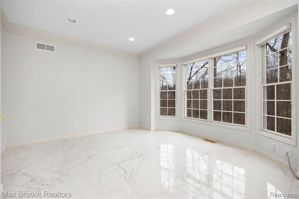 7083 Chatham Court, West Bloomfield, MI — Photo 36