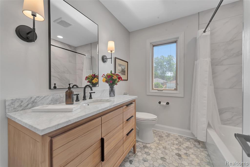549 S Bywood Avenue, Clawson, MI — Photo 20