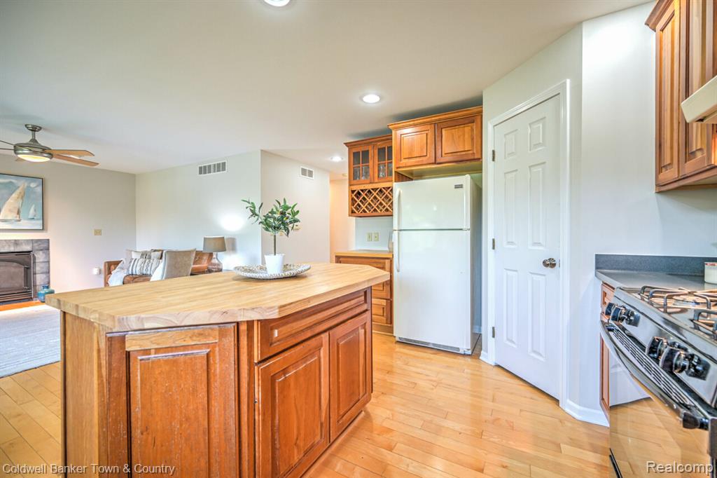 11265 N Shore Drive, Whitmore Lake, MI 48189 — Photo 15