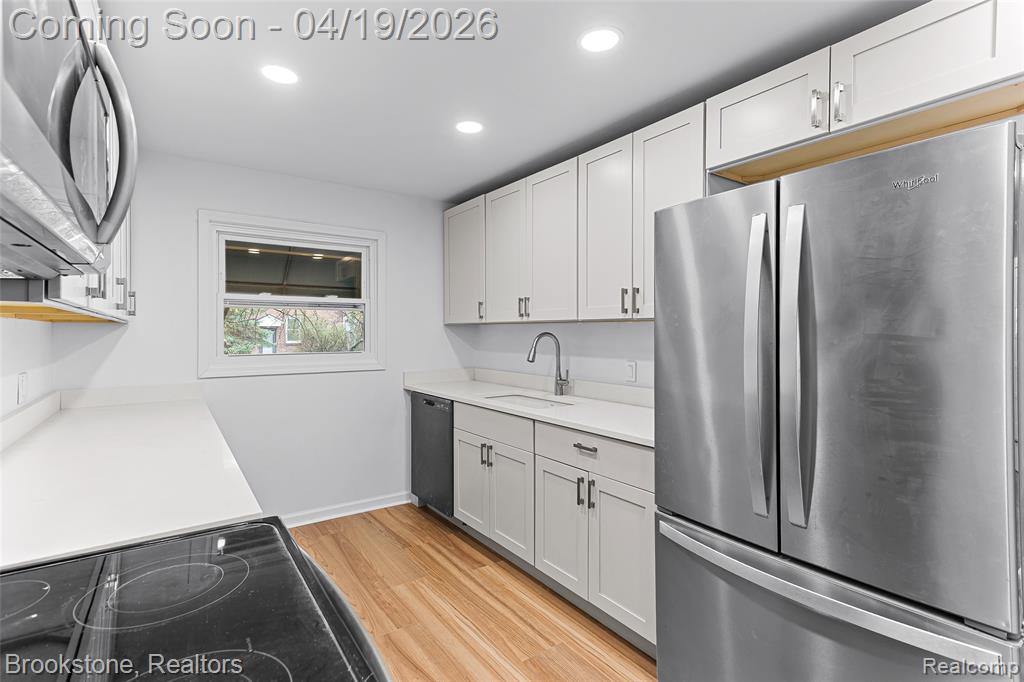 719 W 12 Mile Road, Royal Oak, MI 48073 — Photo 12