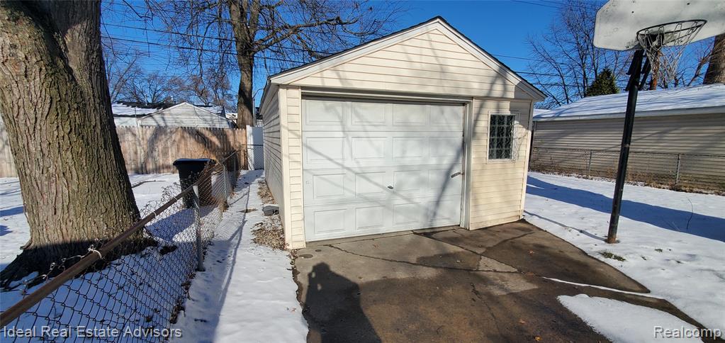 545 E Dallas Avenue, Madison Heights, MI 48071 — Photo 25
