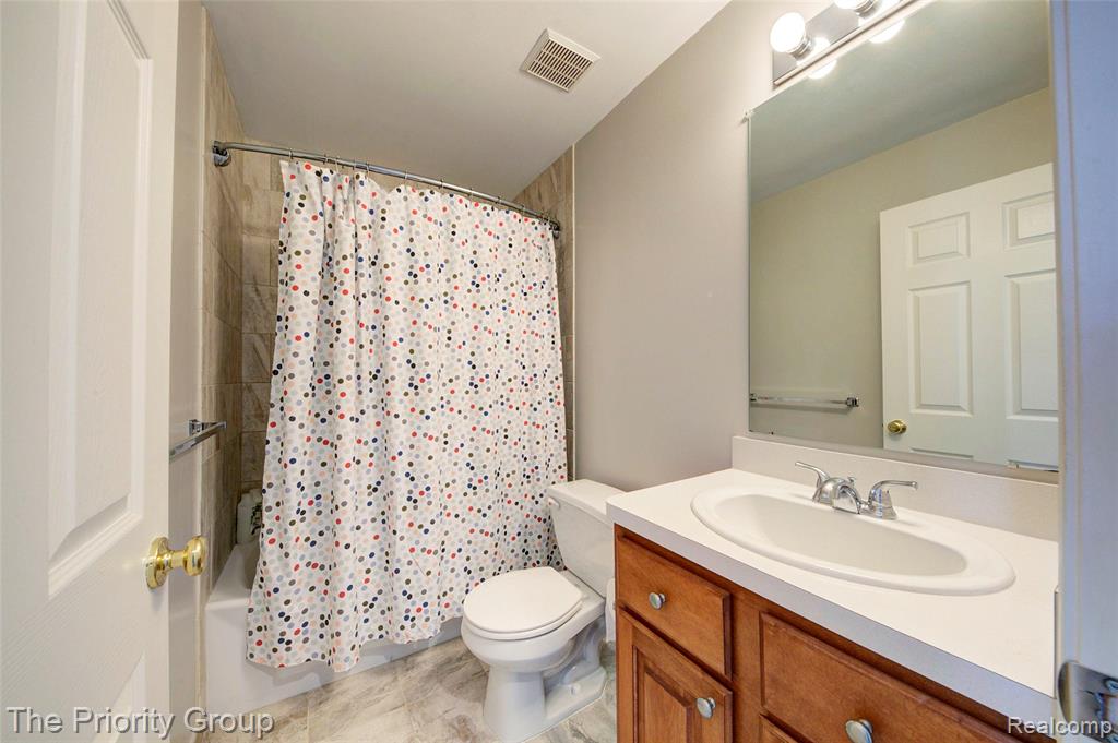 6083 Village Court, Clarkston, MI — Photo 56