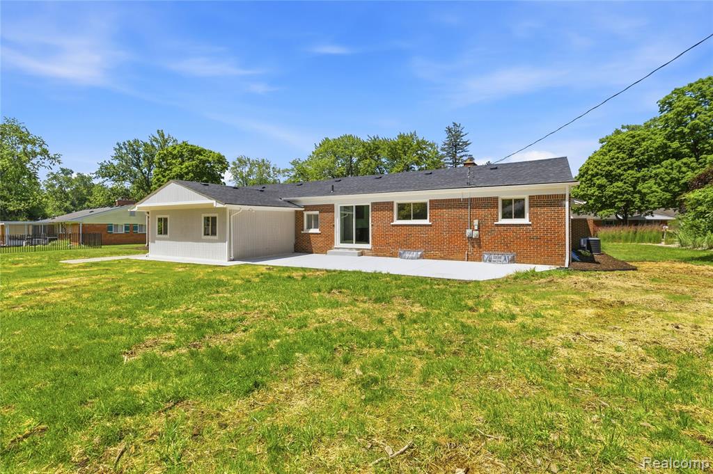28264 Bayberry Road, Farmington, MI 48331 — Photo 39