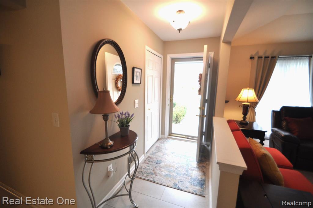 46654 SPRINGHILL Drive, Utica, MI 48317 — Photo 3