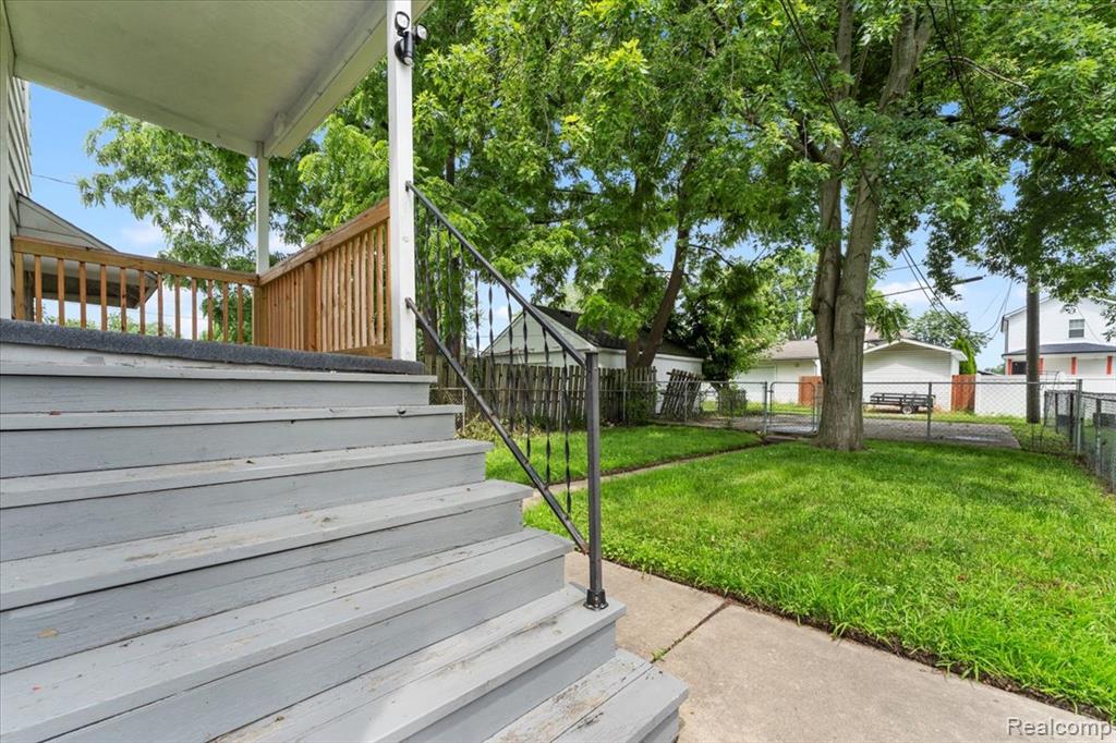 922 Maple, Wyandotte, MI 48192 — Photo 11