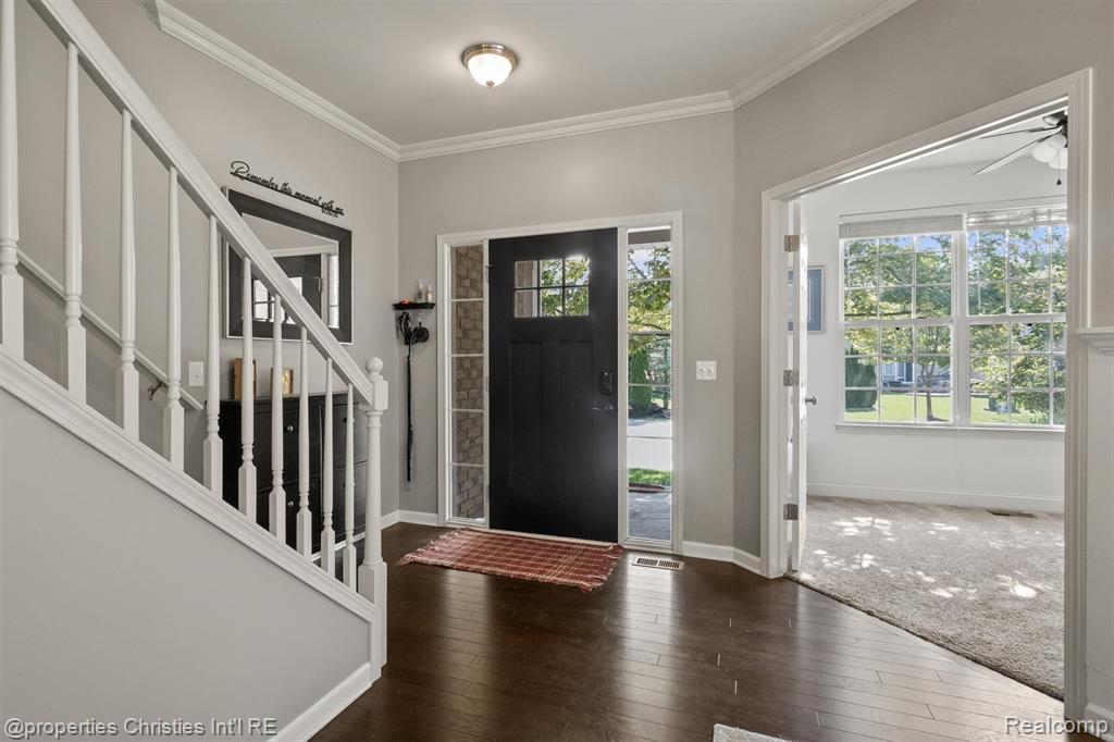 27087 Victoria Road, Novi, MI — Photo 2