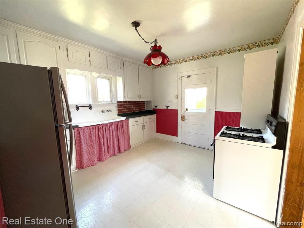 504 N GULLEY Road, Dearborn, MI 48128 — Photo 10