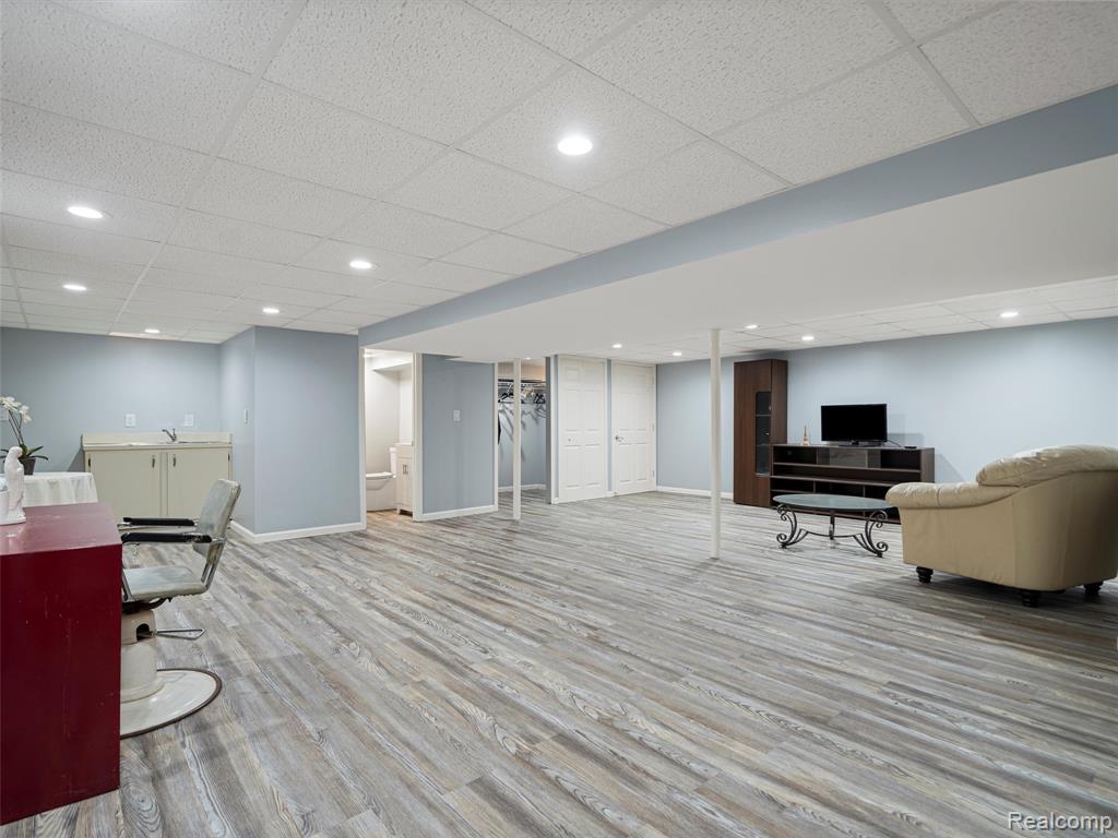 4971 Chadbourne Drive, Sterling Heights, MI 48310 — Photo 40