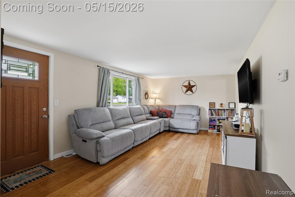 6141 Sandy Lane N, Burton, MI 48519 — Photo 9