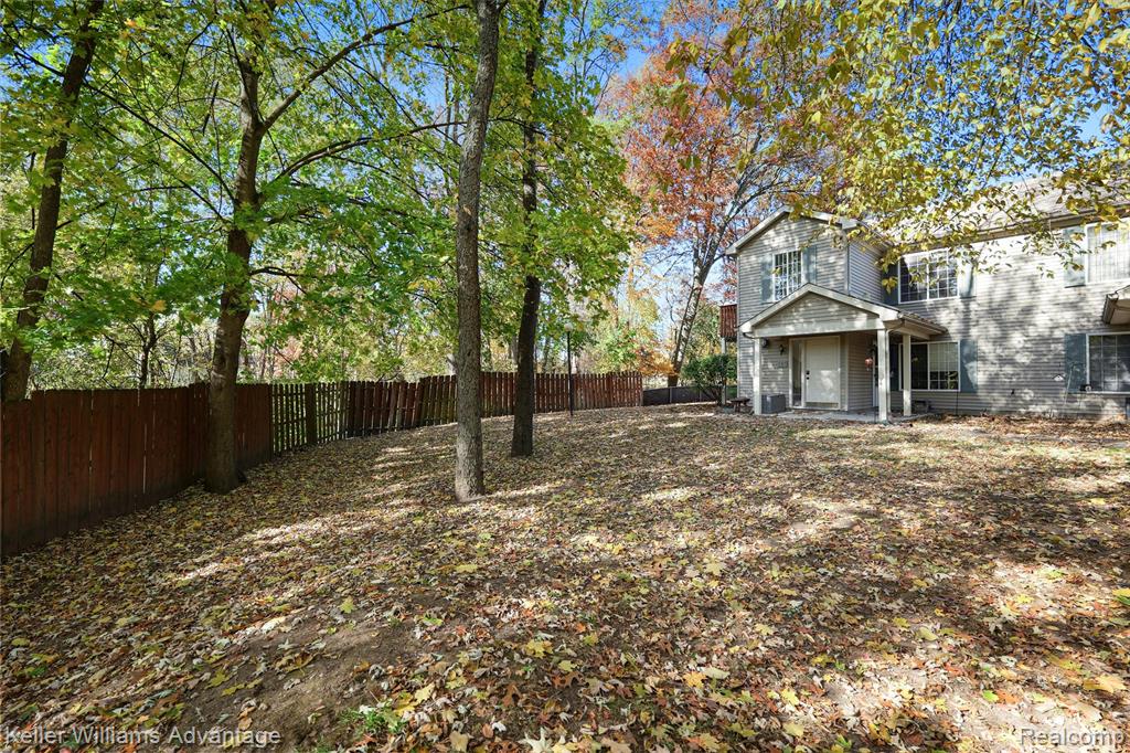 867 Saybrook Drive, Waterford, MI 48327 — Photo 2