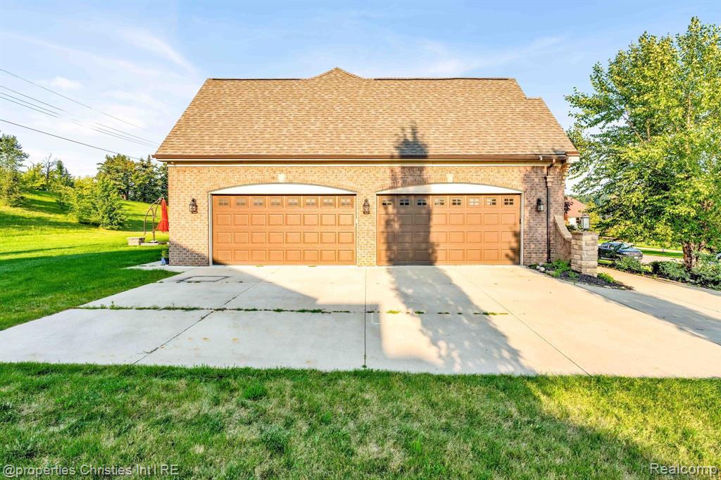10486 Stoney Point Drive, South Lyon, MI 48178 — Photo 63