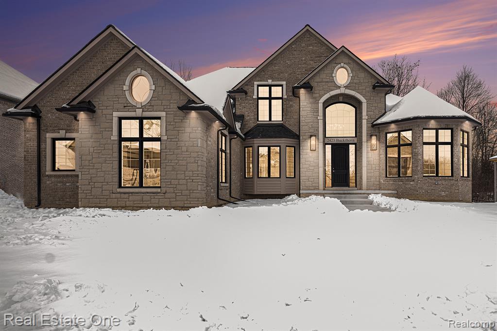 2423 BUCKTHORN Drive, Shelby, MI 48316 — Photo 2