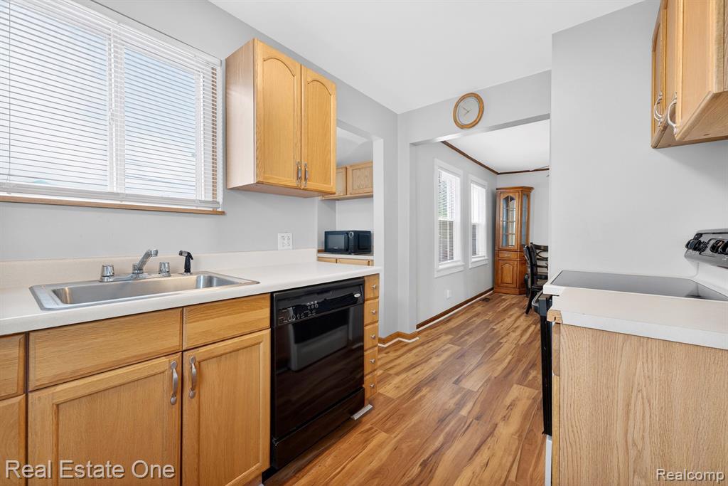 466 Spruce Street, Wyandotte, MI 48192 — Photo 14