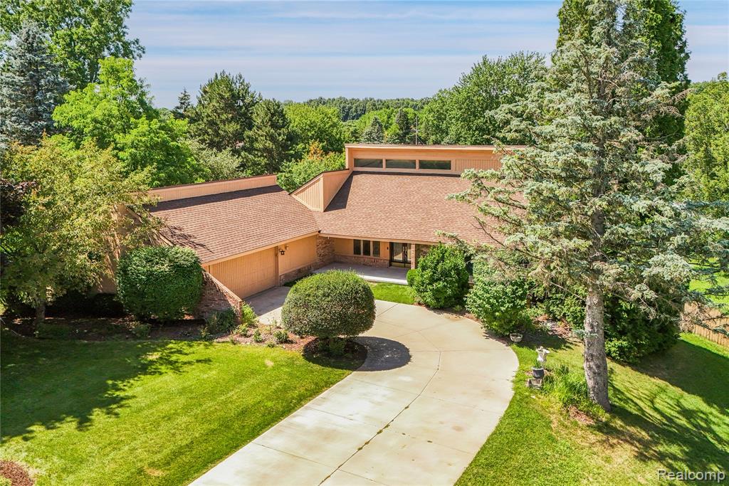 8285 Staghorn Trail, Clarkston, MI 48348 — Photo 9
