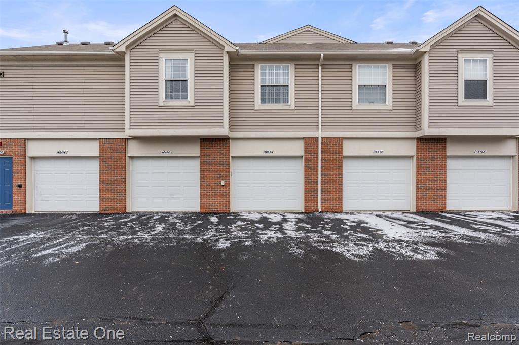 48436 Maplehurst Drive, Shelby Twp, MI 48317 — Photo 23