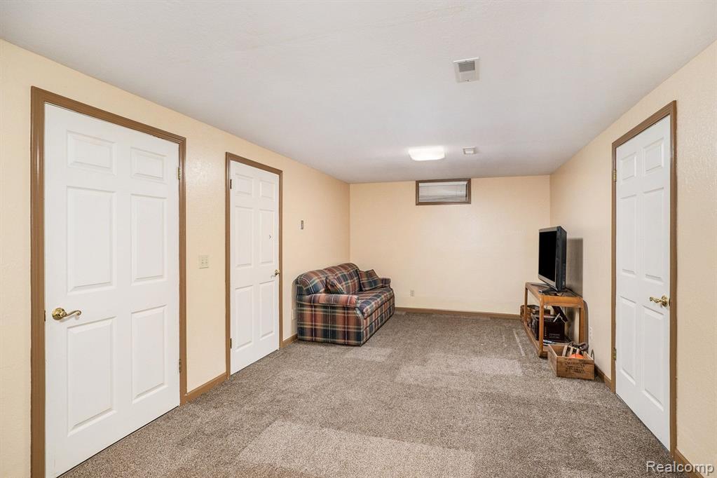 6084 Chatham Court, Grand Blanc, MI 48439 — Photo 30