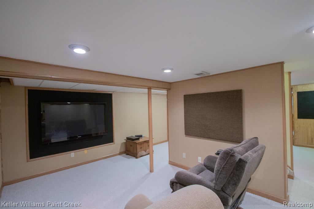 19170 Dawnshire Drive, Brownstown, MI 48193 — Photo 37