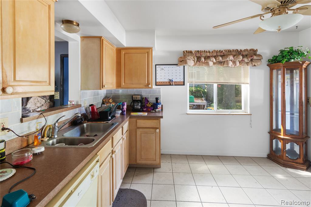 750 N Hagadorn Street, South Lyon, MI 48178 — Photo 9