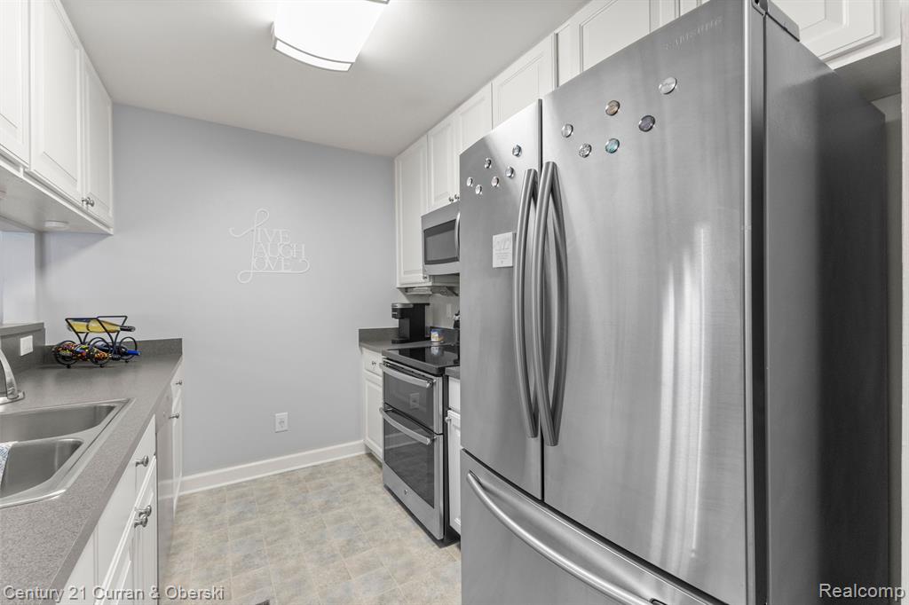 23070 FAIRLANE Boulevard, Woodhaven, MI 48183 — Photo 9