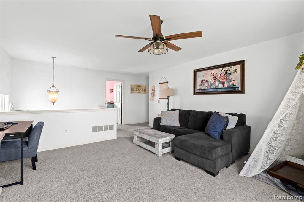 469 RIDGEWOOD Drive S, Ortonville, MI 48462 — Photo 26