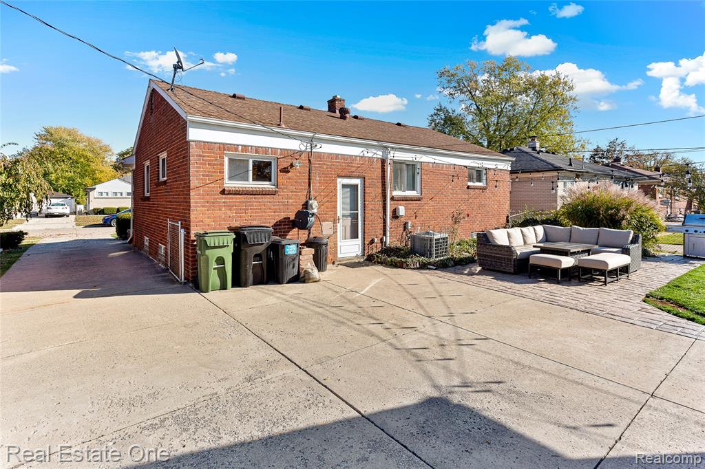 9864 Fox Avenue W, Allen Park, MI 48101 — Photo 32