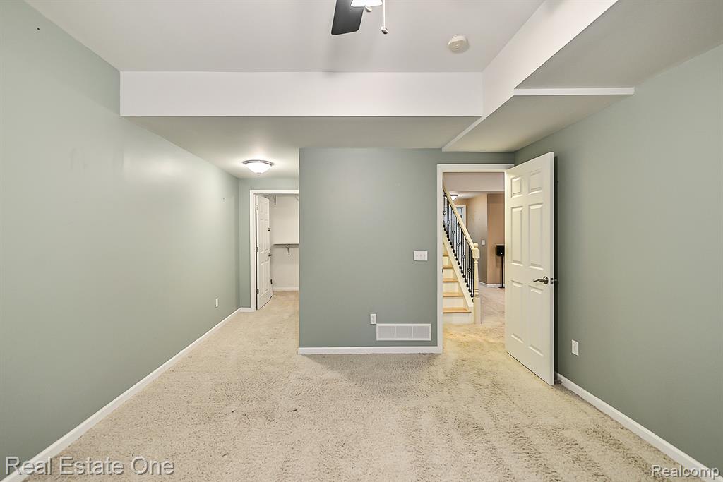 941 PERSIMMON Drive, Brighton, MI 48116 — Photo 36