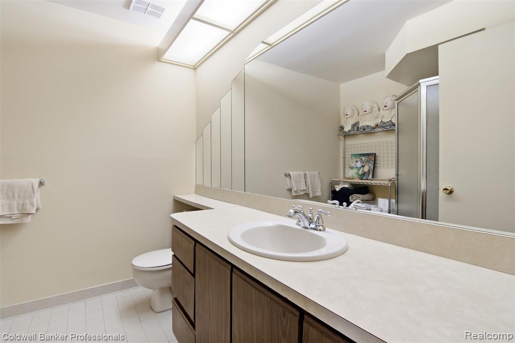 6821 Kindling Court, West Bloomfield, MI — Photo 11
