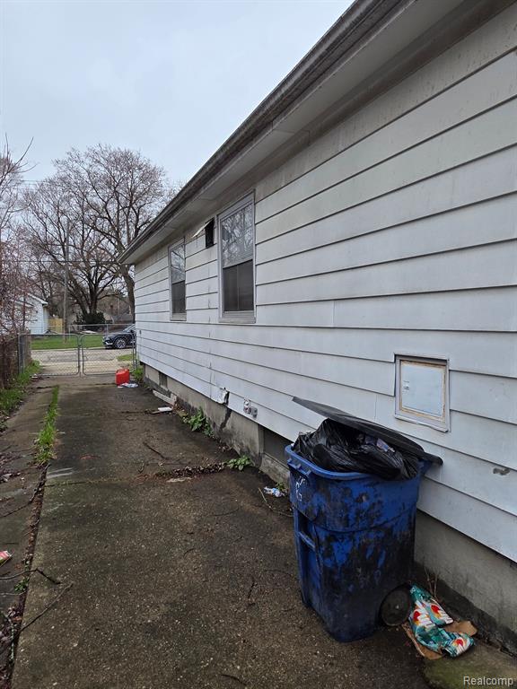 972 BARNEY Avenue, Flint, MI 48503 — Photo 15