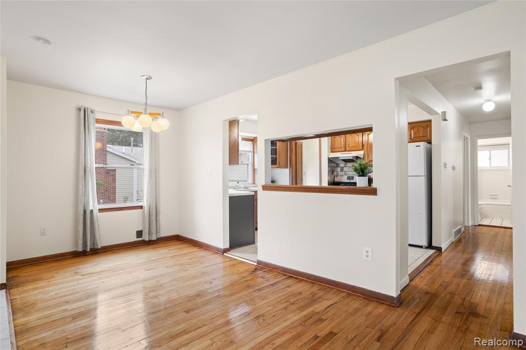 5427 NEWBERRY Street, Wayne, MI 48184 — Photo 6