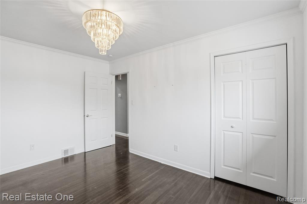 8528 Norborne Avenue, Dearborn Heights, MI 48127 — Photo 12