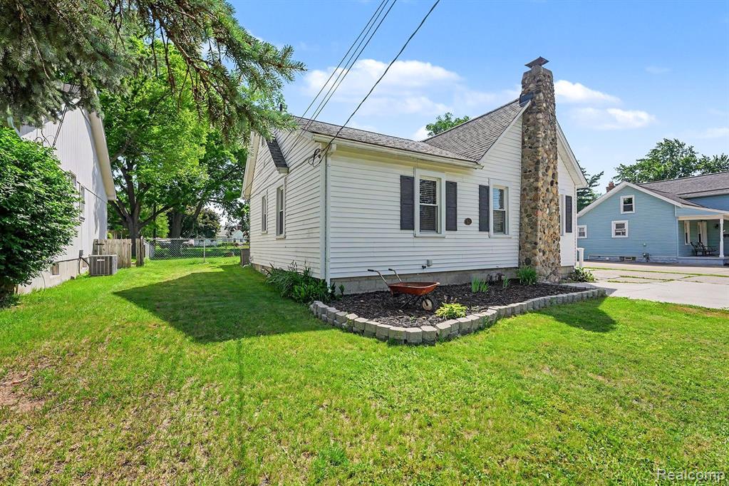 8215 Clinton River Road, Sterling Heights, MI 48314 — Photo 2