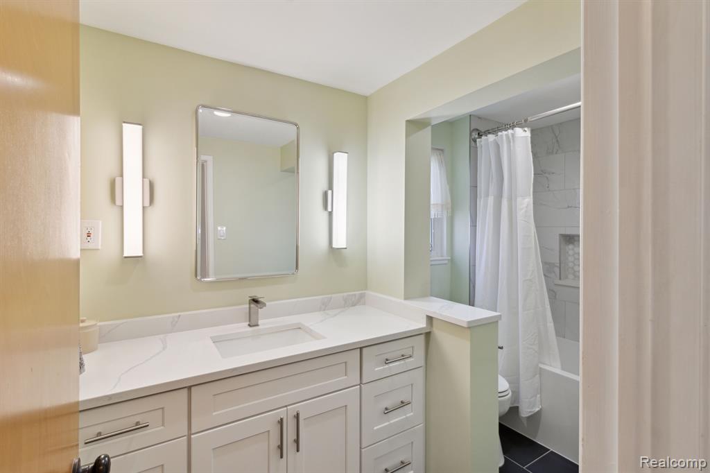 8612 PALOMINO Drive, Commerce Twp, MI 48382 — Photo 14
