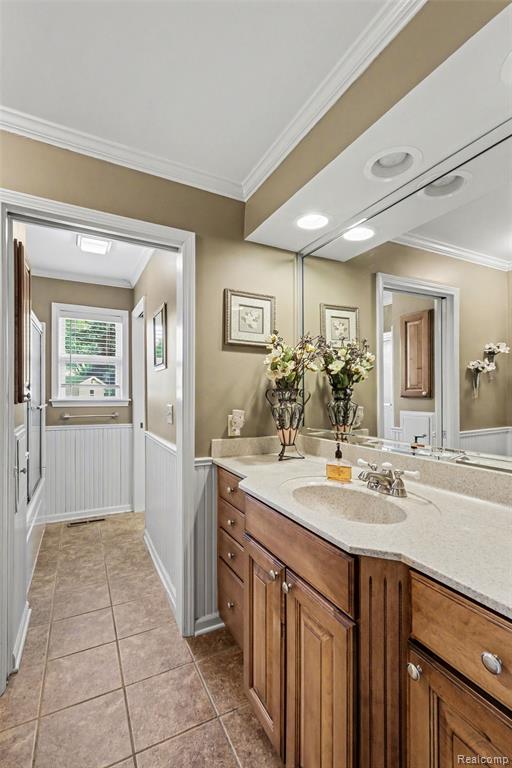 4497 Sunnymead Avenue, Burton, MI 48519 — Photo 16