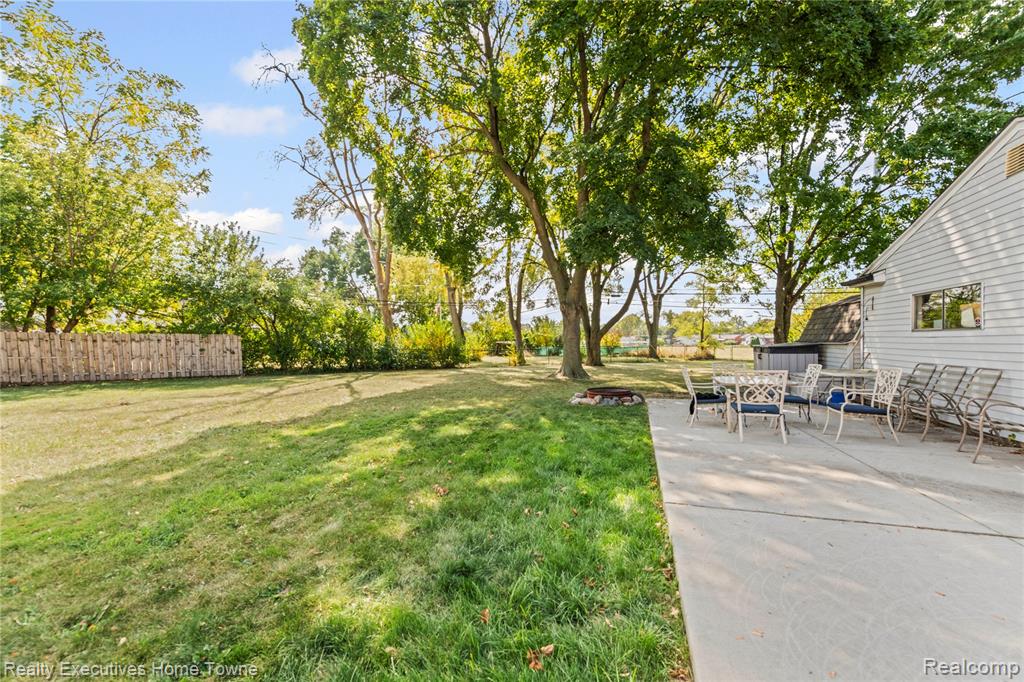 29667 Newport Drive, Warren, MI 48088 — Photo 8