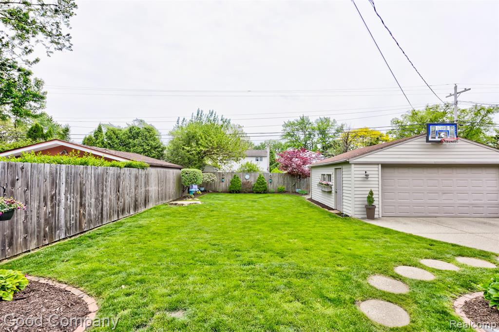 576 LANGLEY Boulevard, Clawson, MI — Photo 35