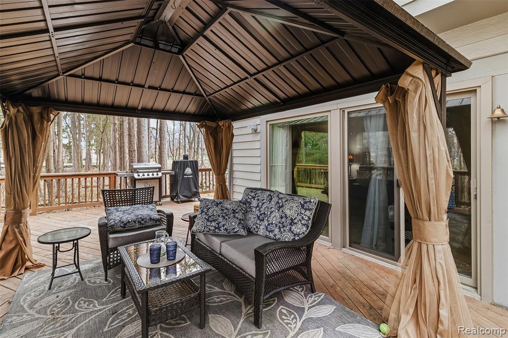 9641 Rolling Greens Drive, Pinckney, MI 48169 — Photo 44