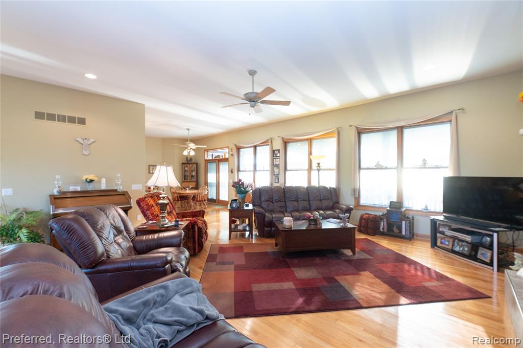 9769 Fawnwood Drive, Carleton, MI 48117 — Photo 34