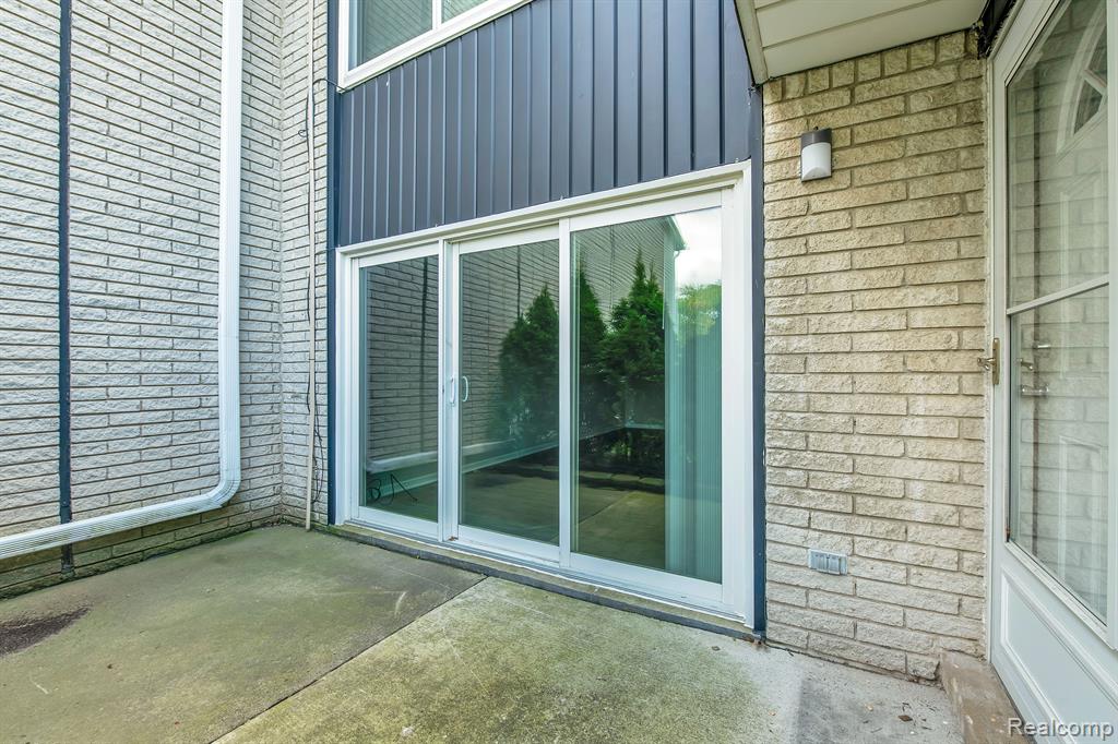 8232 KARAM Boulevard, 4, Warren, MI 48093 — Photo 19